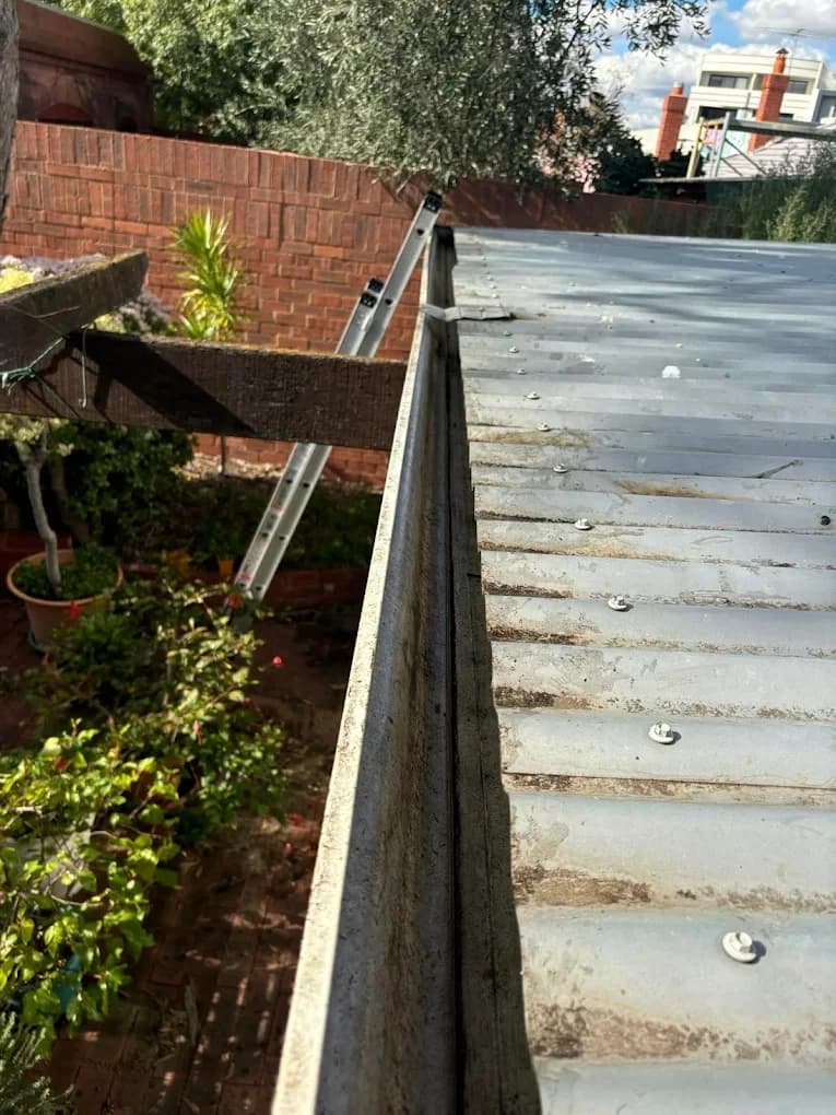 Gutter cleaning in Willetton
